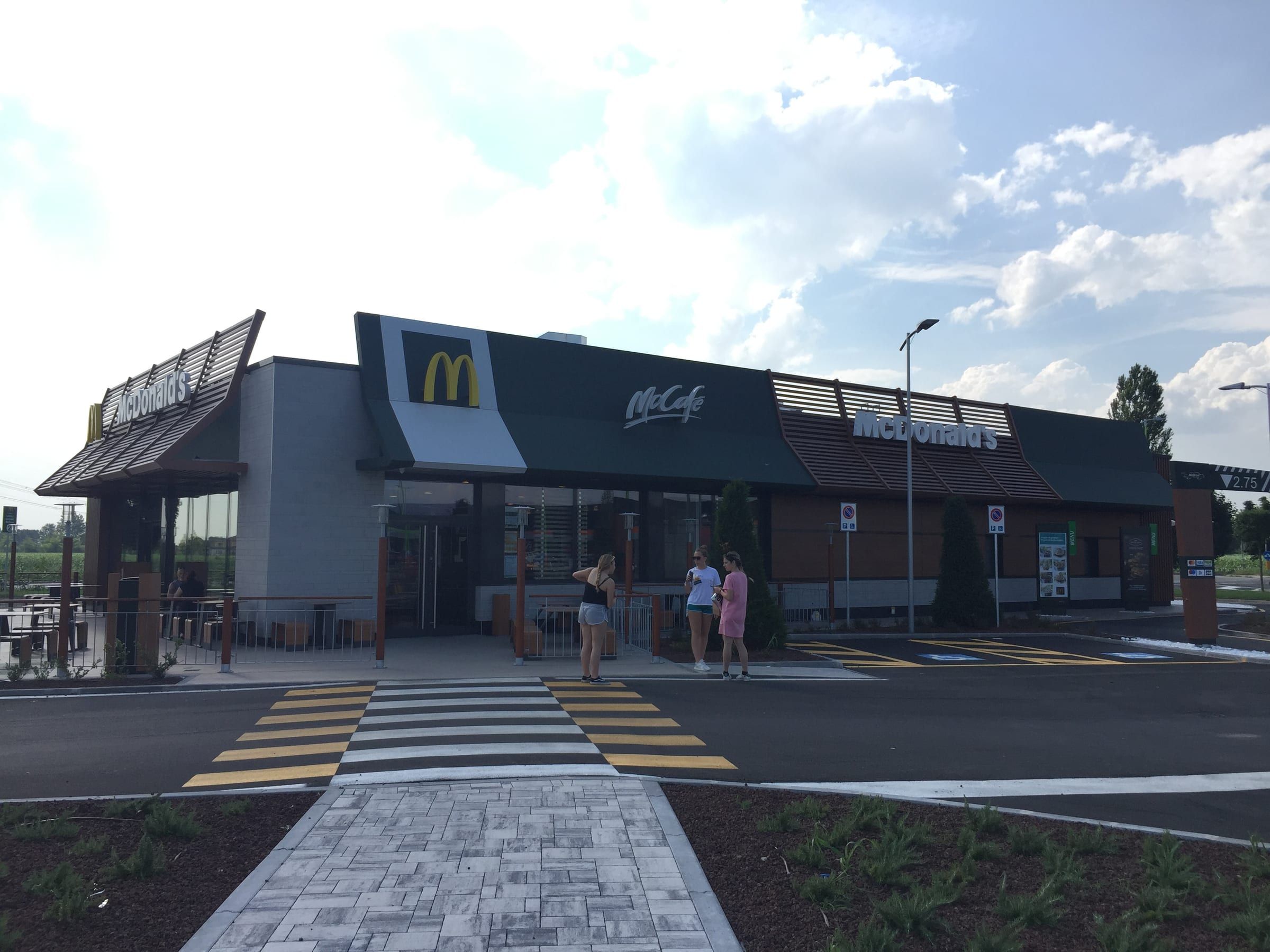 Ingresso e area esterna