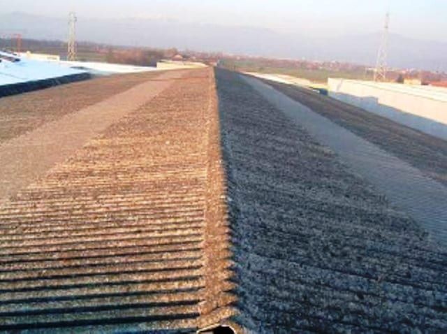Prima: Copertura a shed in cemento-amianto sostituita con un nuovo manto in lamiera